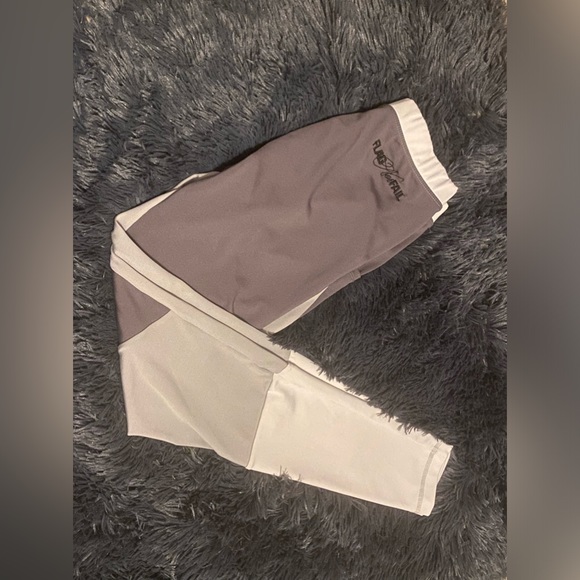 Workout tights - Picture 2 of 2